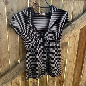 Love On A Hanger blouse short sleeve Vneck